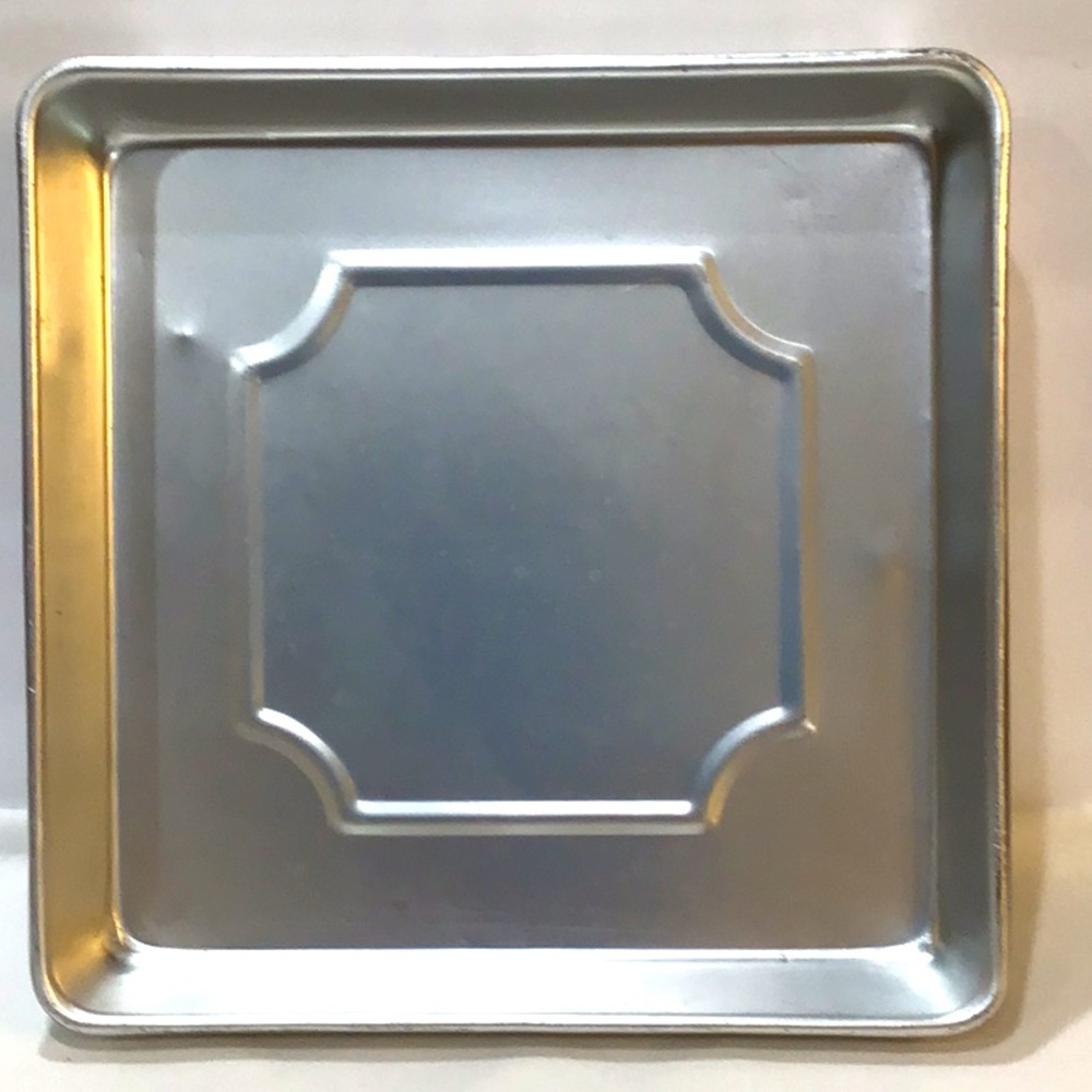 10 x 10 Wilton square cake pan, near new